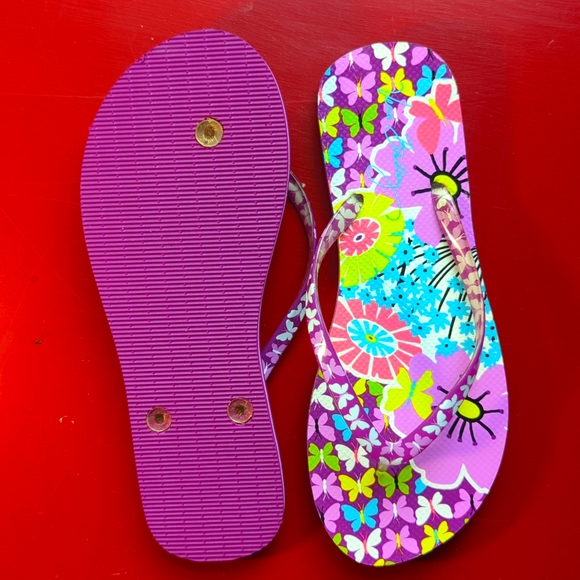 Vera Bradley (RETIRED) Flip Flops 9/10 - Picture 3 of 5